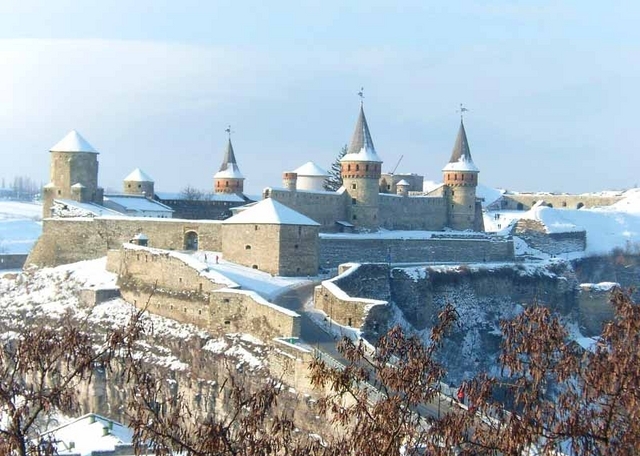 kamianets-podilskiy-castle-winter