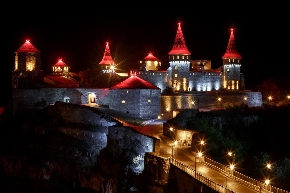 kamianets-podilskyi-castle-night